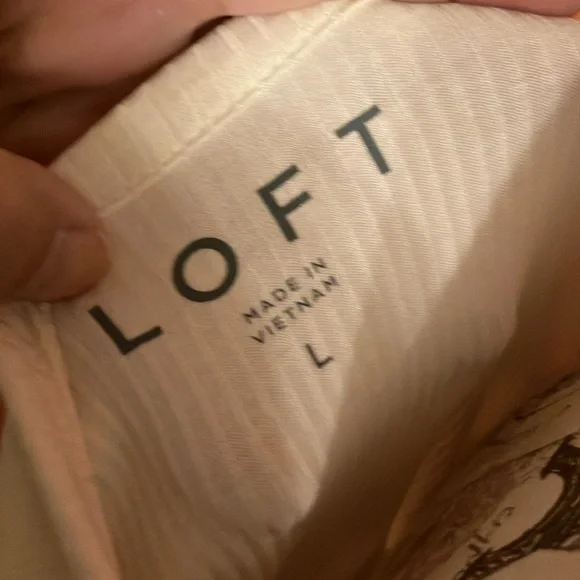 LOFT. CREAM SHORT SLEEVE STRETCH V-NECK RIBBED TOP. SIZE LARGE. SO SOFT! NWT - Picture 4 of 6